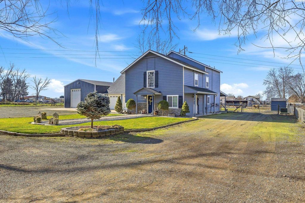 Photo of 90 White Dr, Burbank, WA 99323 (MLS # 290494)