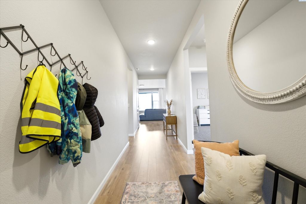 Photo of 519 Annapurna Ave, West Richland, WA 99353 (MLS # 292513)