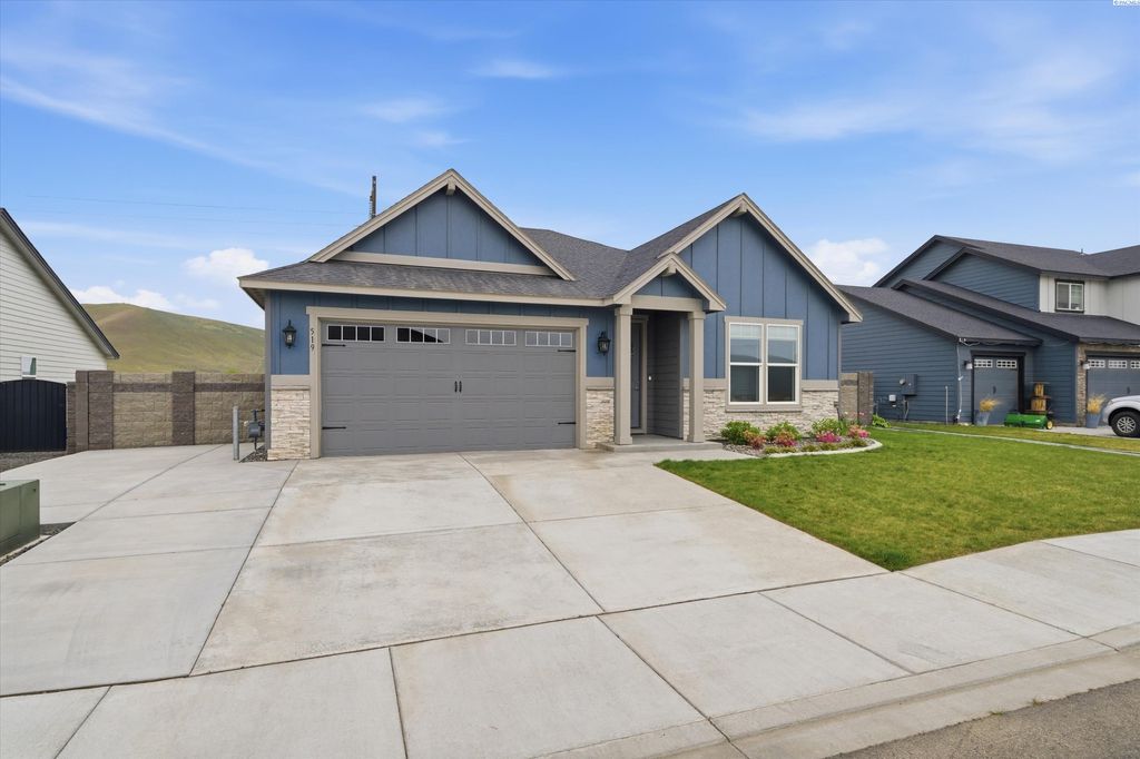 Photo of 519 Annapurna Ave, West Richland, WA 99353 (MLS # 292513)
