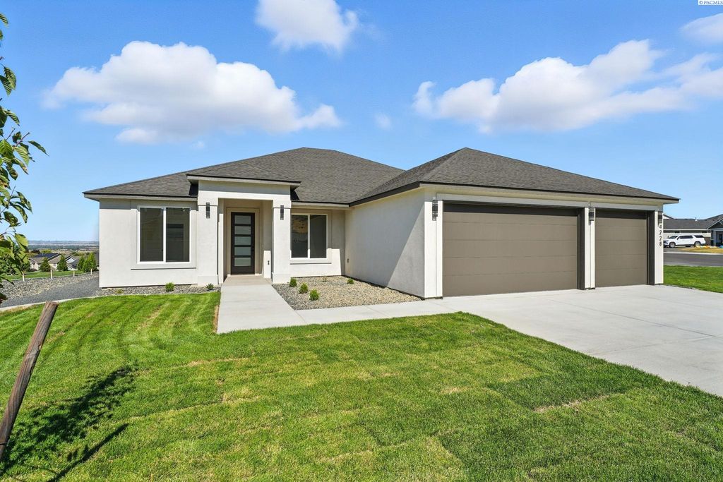 Photo of 4228 Cowlitz Blvd, Richland, WA 99352 (MLS # 290512)