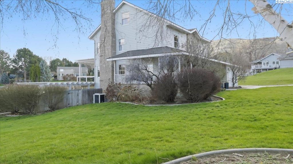 Photo of 1128 Country Ridge Dr, Richland, WA 99352 (MLS # 291301)