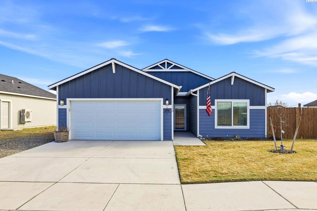 Photo of 1324 14th St, Benton City, WA 99320 (MLS # 290642)