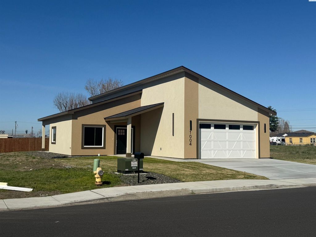 Photo of 1004 N 26th Ave, Pasco, WA 99301 (MLS # 290414)