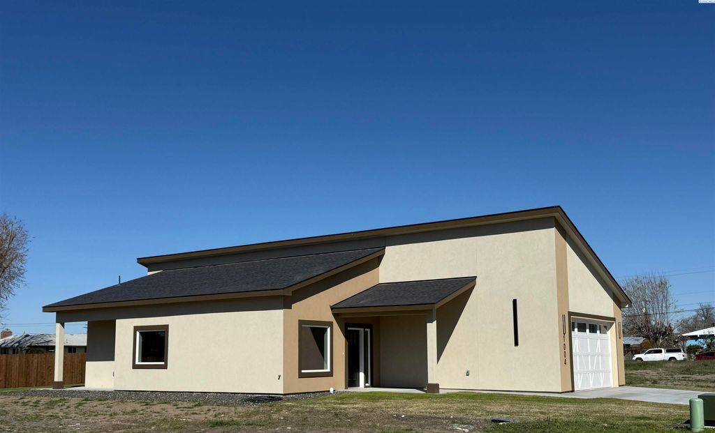 Photo of 1004 N 26th Ave, Pasco, WA 99301 (MLS # 290414)