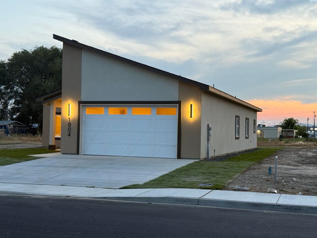 Photo of 1004 N 26th Ave, Pasco, WA 99301 (MLS # 290414)