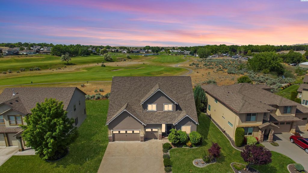 Photo of 2876 Crosswater Loop, Richland, WA 99354 (MLS # 288405)