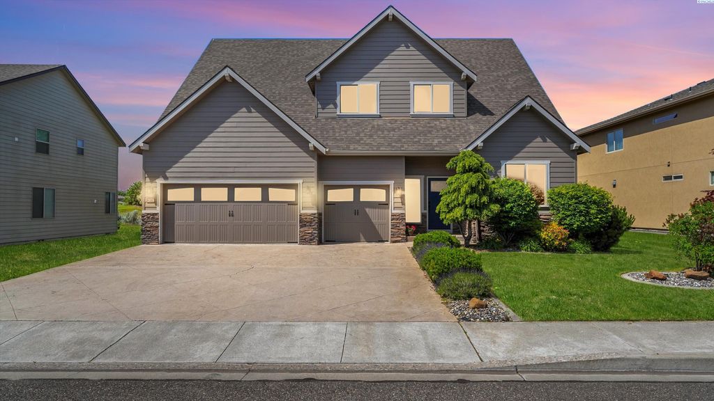 Photo of 2876 Crosswater Loop, Richland, WA 99354 (MLS # 288405)
