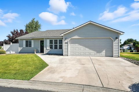 Photo of 2401 S Arthur Circle, Kennewick, WA 99338 (MLS # 288114)