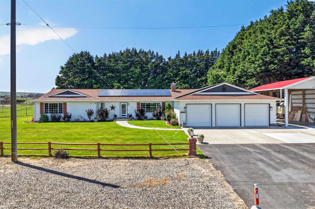 Photo of 11504 S Bermuda Rd, Kennewick, WA 99338 (MLS # 292465)