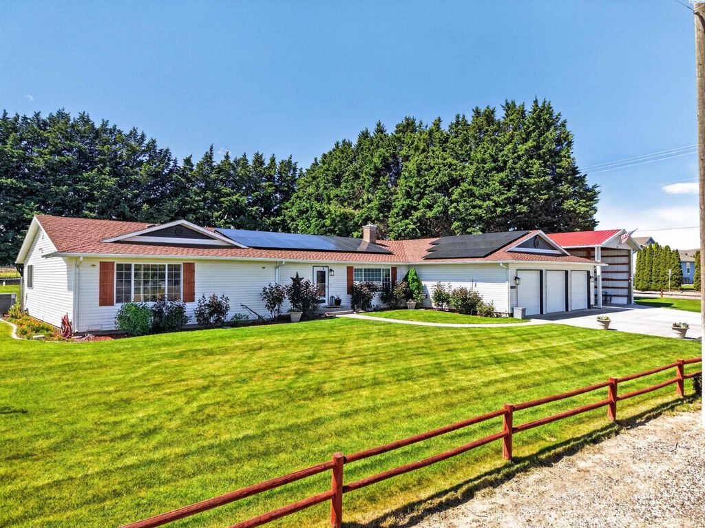 Photo of 11504 S Bermuda Rd, Kennewick, WA 99338 (MLS # 292465)