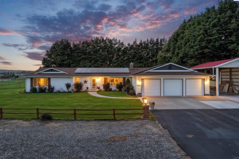 Photo of 11504 S Bermuda Rd, Kennewick, WA 99338 (MLS # 292465)