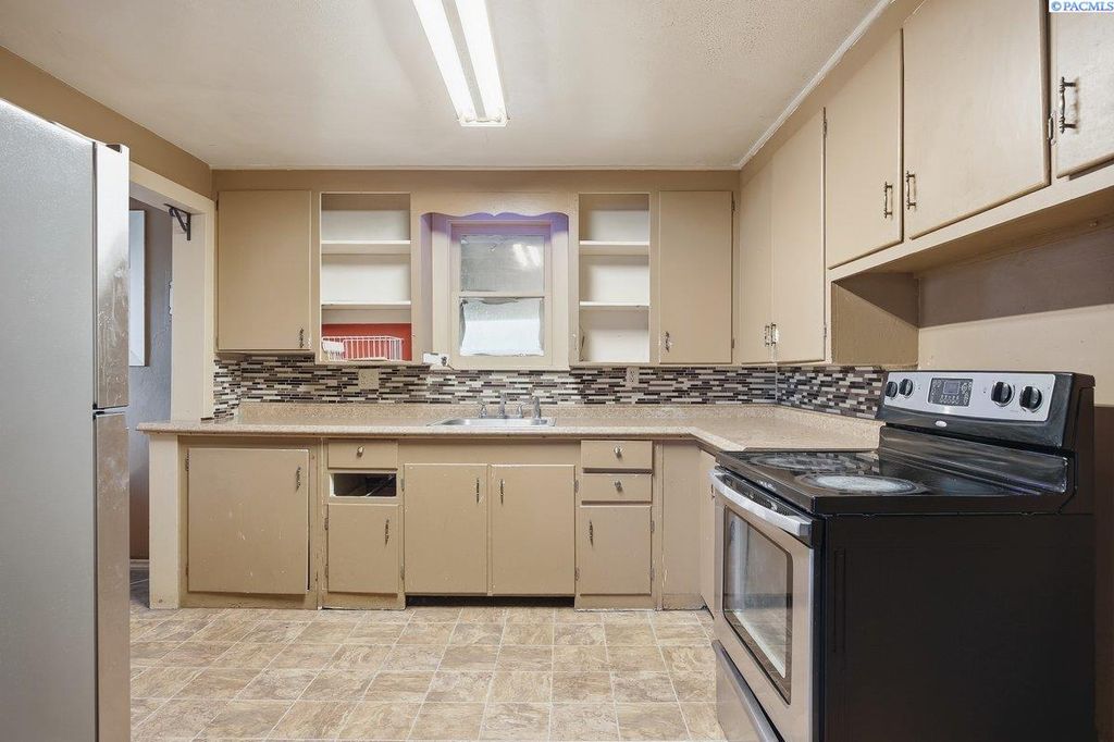 Photo of 1308 Rainier Dr, Yakima, WA 98930 (MLS # 289534)