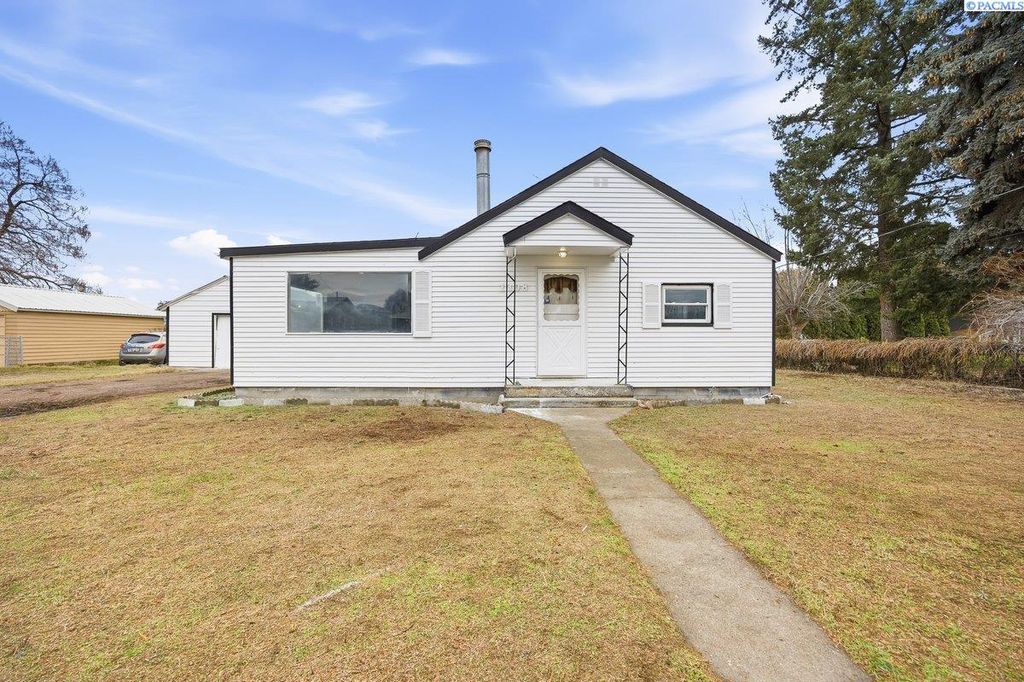 Photo of 1308 Rainier Dr, Yakima, WA 98930 (MLS # 289534)