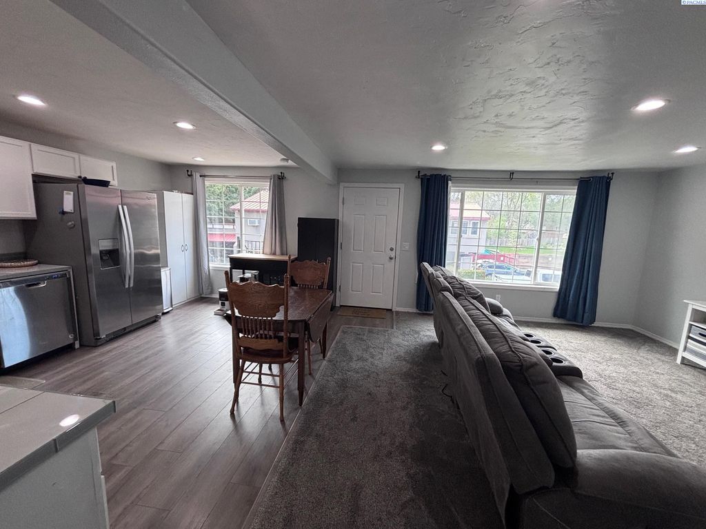 Photo of 526 S 40th Ave #d-210 Ave, West Richland, WA 99353 (MLS # 292159)