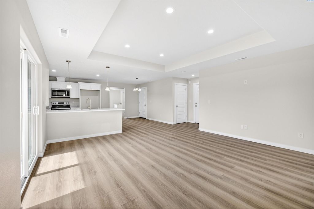 Photo of 108 Luli St, Grandview, WA 99301 (MLS # 291552)