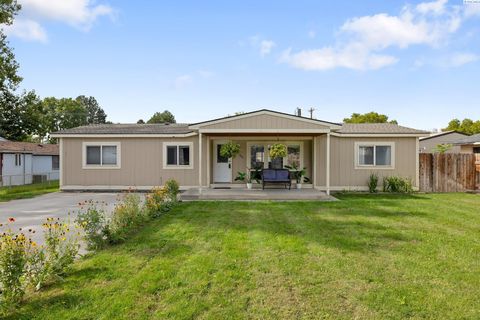 Photo of 961 N 60th Ave, West Richland, WA 99353 (MLS # 287962)