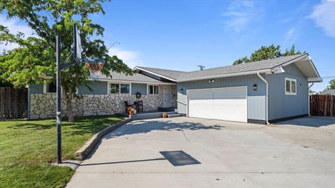 Photo of 815 N Reed Pl, Kennewick, WA 99336 (MLS # 287234)