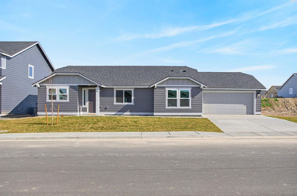 Photo of 135 Bitters Lp, Grandview, WA 98930 (MLS # 288665)