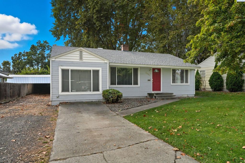 Photo of 2205 W 1st Ave, Kennewick, WA 99336 (MLS # 288235)