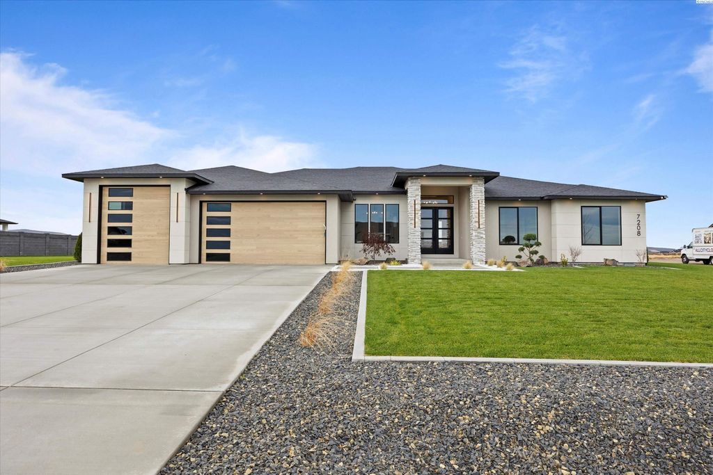 Photo of 7208 Ambrosia Street, Kennewick, WA 99338 (MLS # 288890)