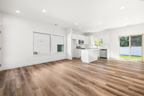 Photo of 1141 S Underwood Pl, Kennewick, WA 99337 (MLS # 289721)