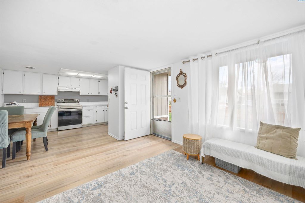 Photo of 94 Craighill Ave, Richland, WA 99352 (MLS # 291411)