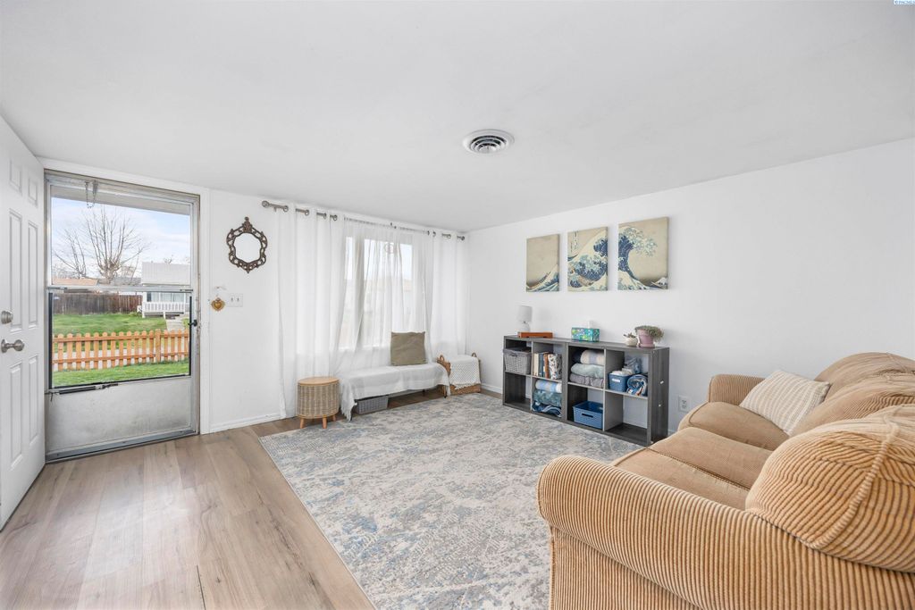 Photo of 94 Craighill Ave, Richland, WA 99352 (MLS # 291411)