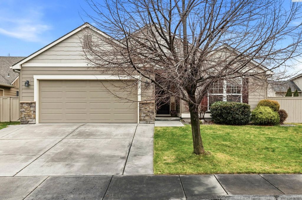 Photo of 5511 SW 17th Avenue, Kennewick, WA 99338 (MLS # 290195)