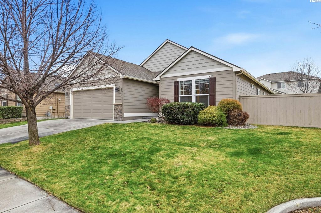Photo of 5511 SW 17th Avenue, Kennewick, WA 99338 (MLS # 290195)