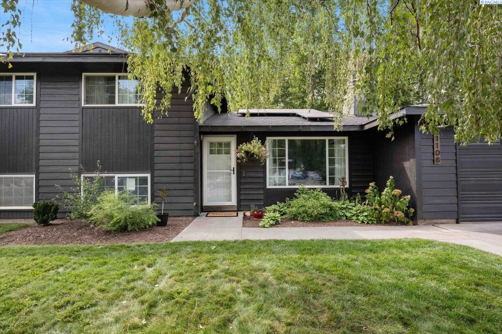 Photo of 1108 S Belfair St, Kennewick, WA 99338 (MLS # 289632)