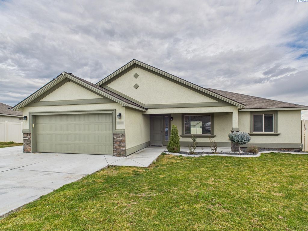 Photo of 1538 W 33 Ct, Kennewick, WA 99337 (MLS # 289779)