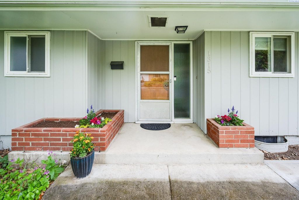 Photo of 1315 NW Haven Circle, Pullman, WA 99163 (MLS # 284290)