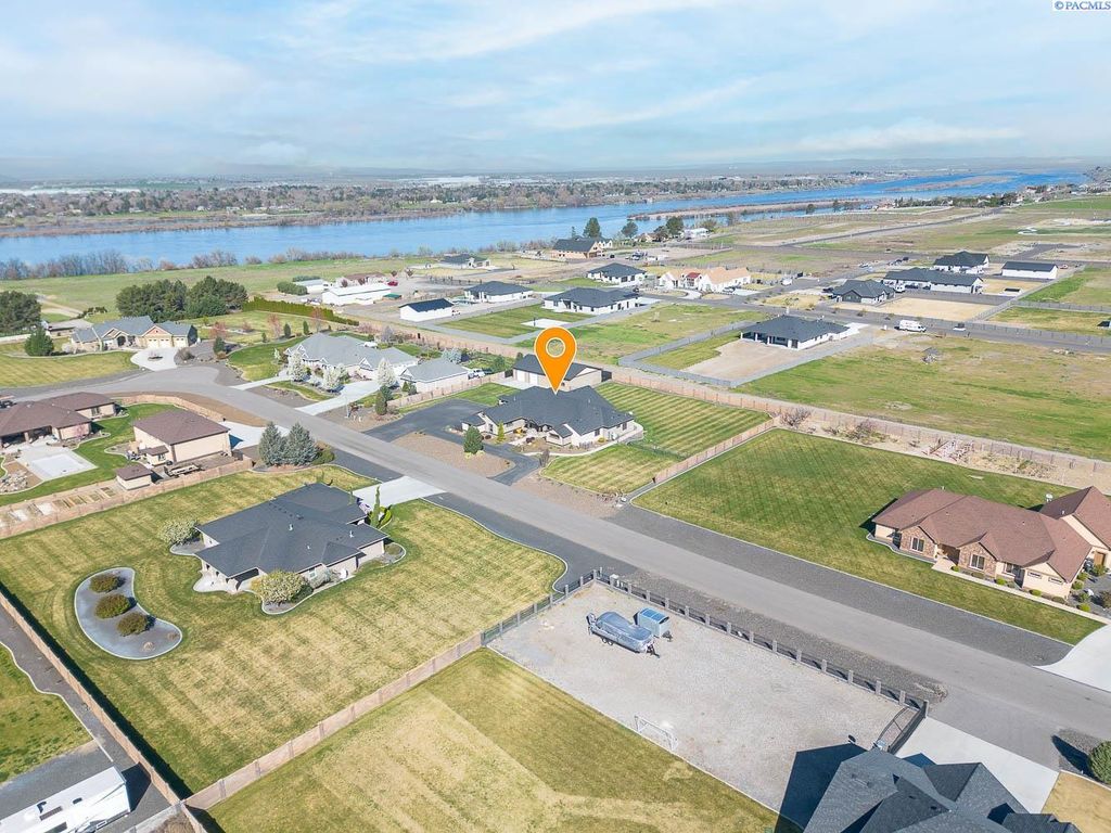 Photo of 11807 Pelican Road, Pasco, WA 99301 (MLS # 291662)