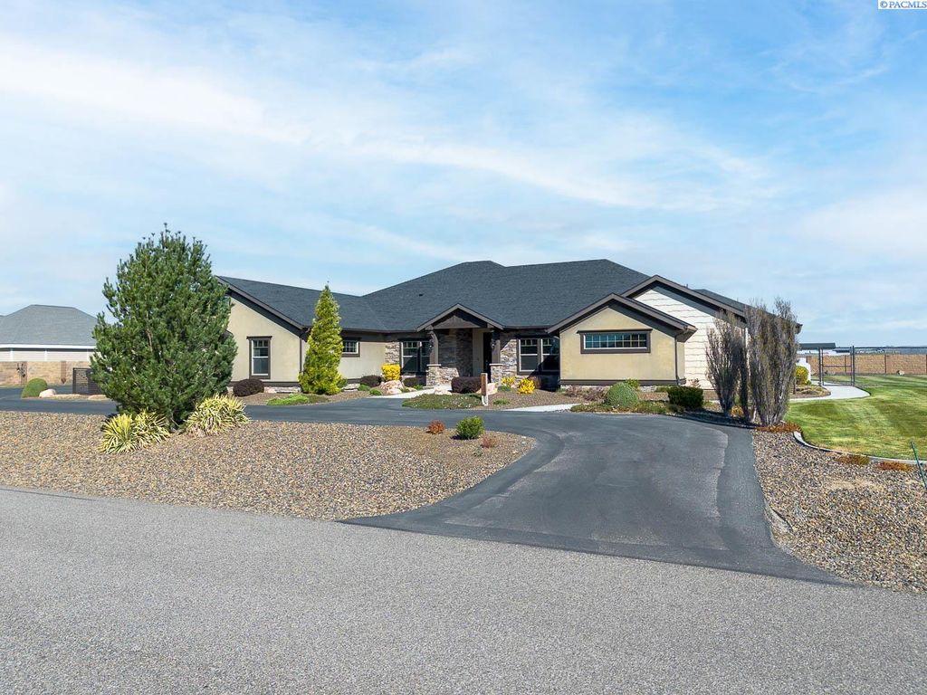 Photo of 11807 Pelican Road, Pasco, WA 99301 (MLS # 291662)