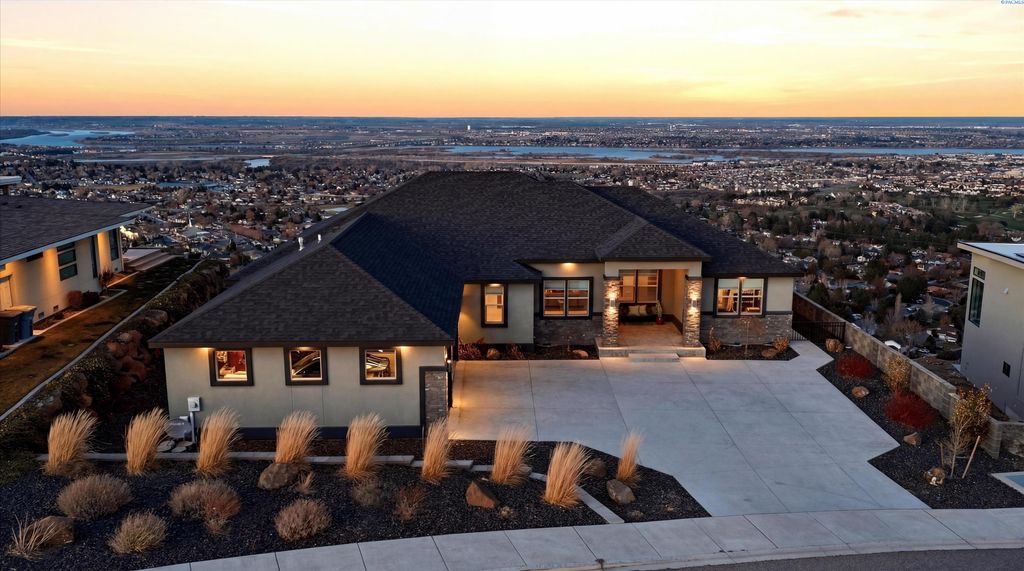 Photo of 2508 Falconcrest Loop, Richland, WA 99352 (MLS # 291013)