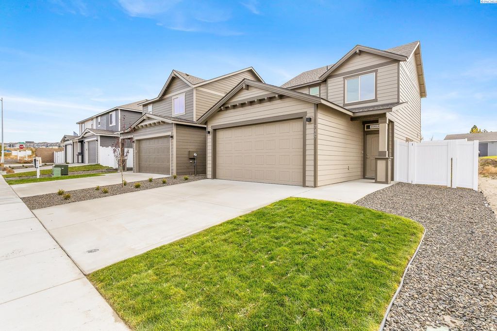 Photo of 7487 Grapevine Ct, West Richland, WA 99353 (MLS # 290582)