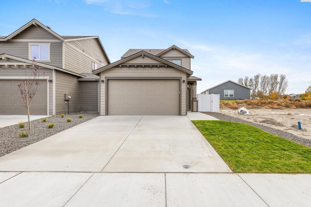 Photo of 7487 Grapevine Ct, West Richland, WA 99353 (MLS # 290582)