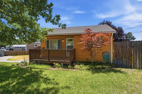 Photo of 1111 Potter Ave, Richland, WA 99354 (MLS # 294337)