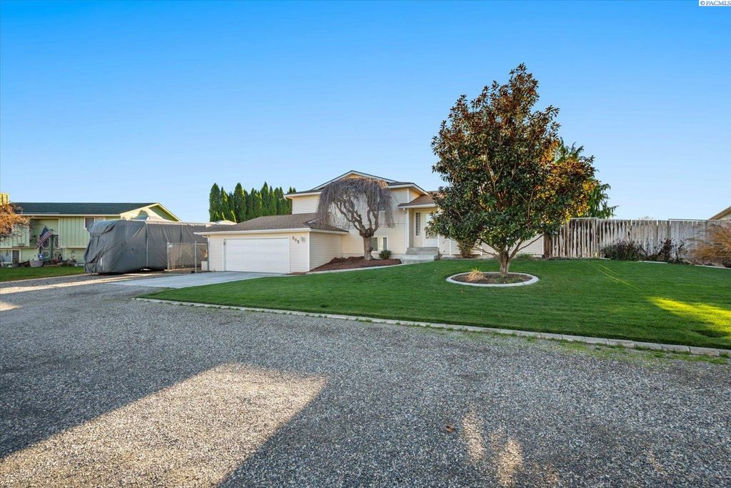 Photo of 909 W 34th Ave, Kennewick, WA 99337 (MLS # 289011)