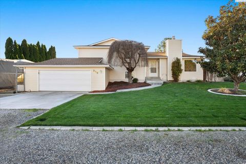 Photo of 909 W 34th Ave, Kennewick, WA 99337 (MLS # 289011)