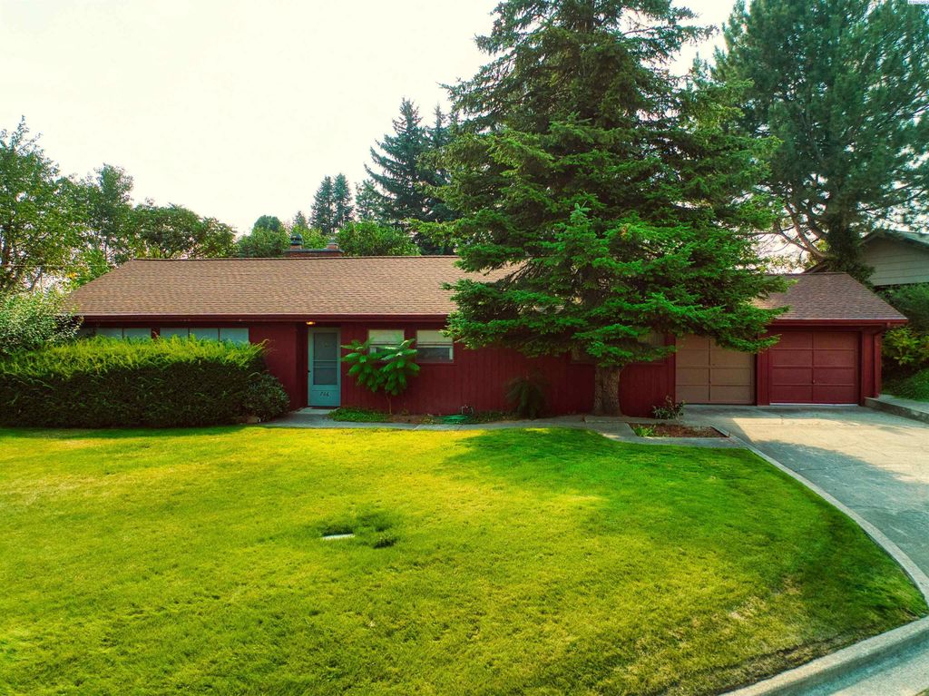 Photo of 766 SE Ridgeview Ct, Pullman, WA 99163 (MLS # 287181)