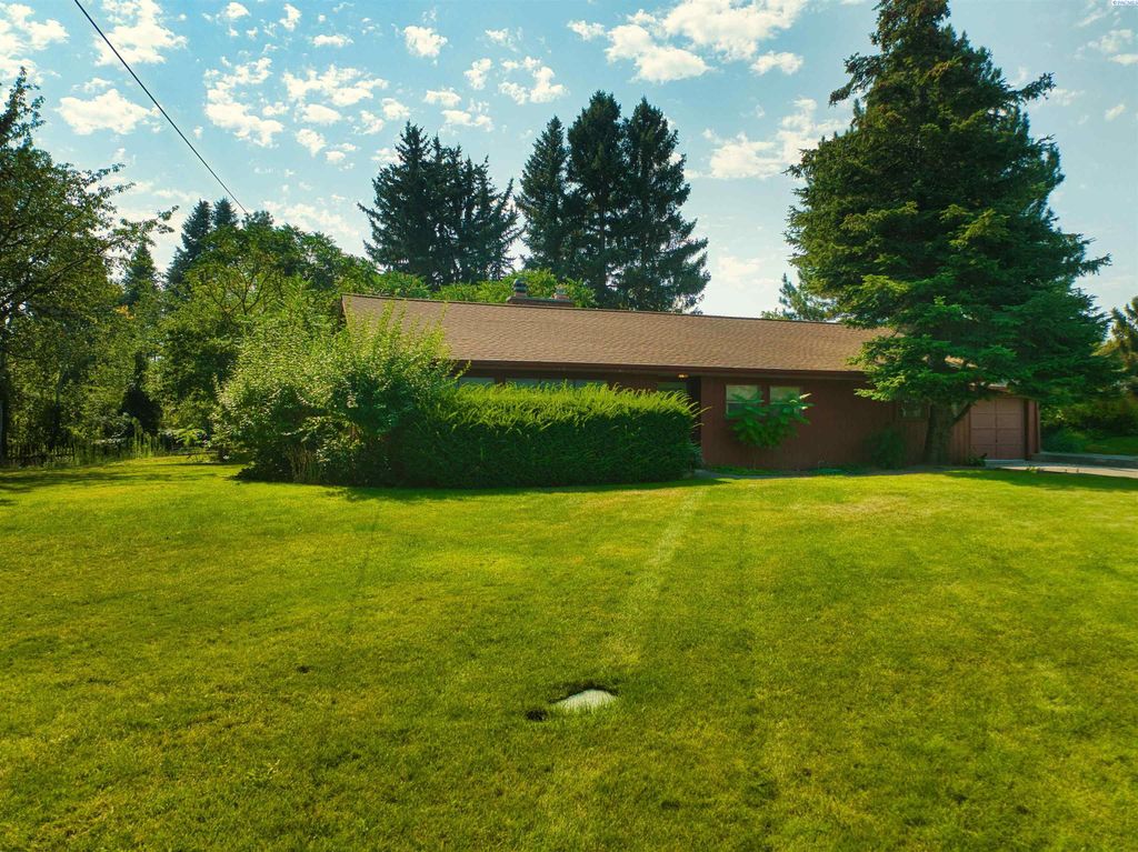 Photo of 766 SE Ridgeview Ct, Pullman, WA 99163 (MLS # 287181)