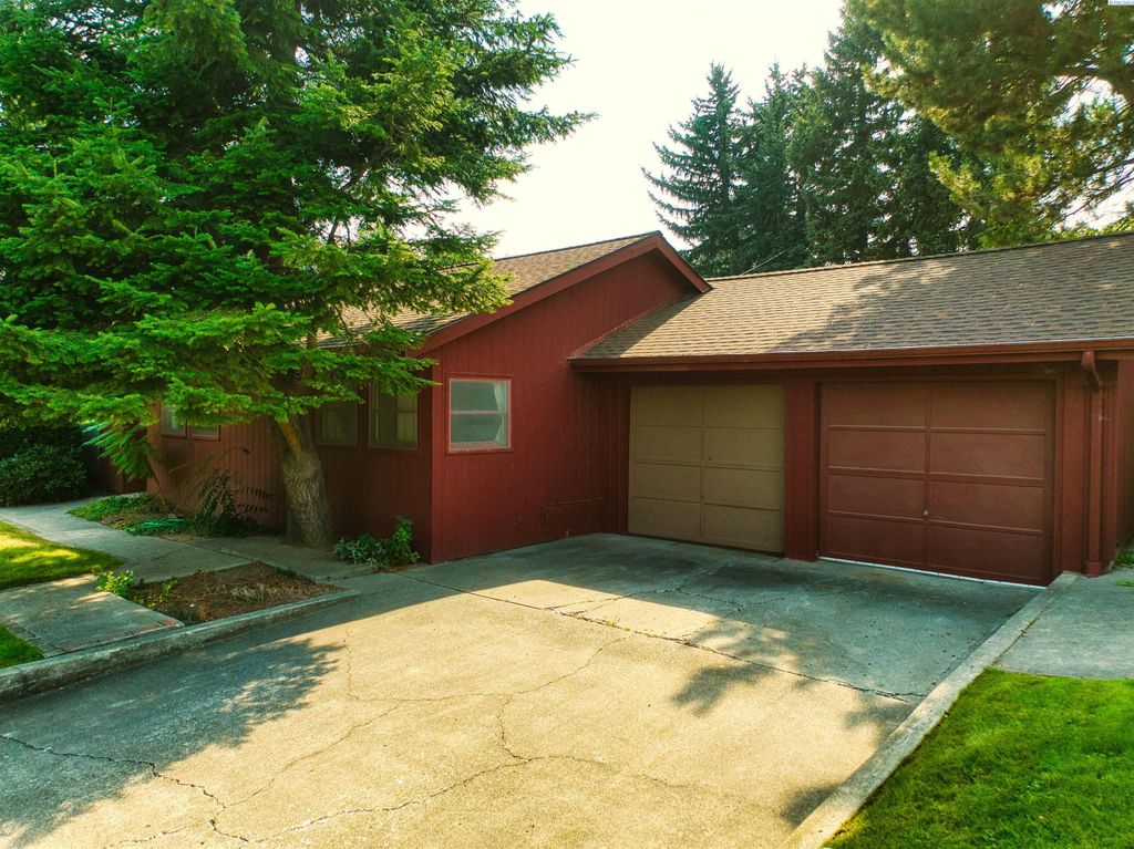 Photo of 766 SE Ridgeview Ct, Pullman, WA 99163 (MLS # 287181)