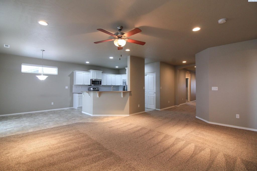 Photo of 8218 Cassiar Drive, Pasco, WA 99301 (MLS # 287853)