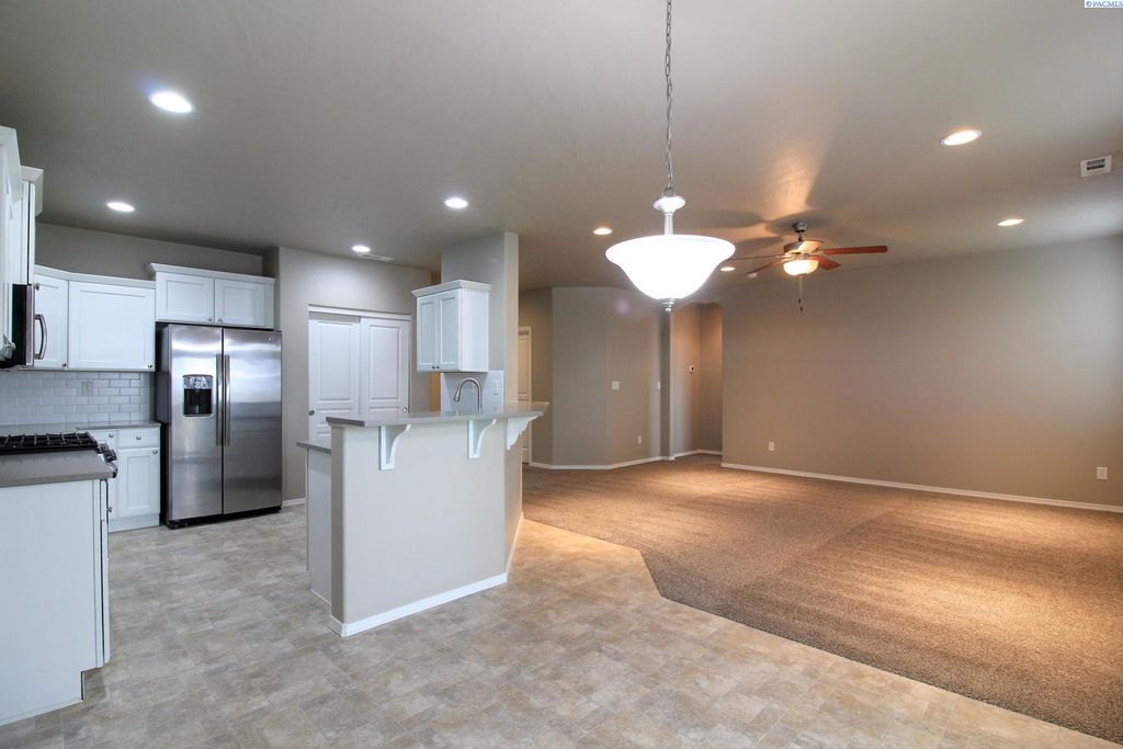 Photo of 8218 Cassiar Drive, Pasco, WA 99301 (MLS # 287853)