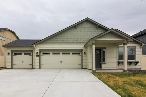 Photo of 8218 Cassiar Drive, Pasco, WA 99301 (MLS # 287853)