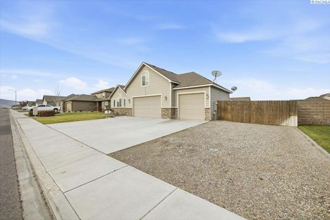 Photo of 6370 Cobalt Dr, West Richland, WA 99353 (MLS # 288843)