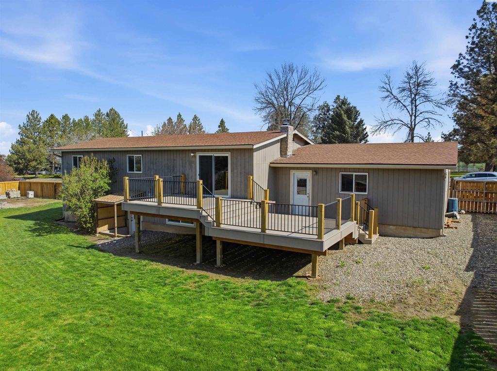 Photo of 801 E Valleyview Ln, Colfax, WA 99111 (MLS # 292379)