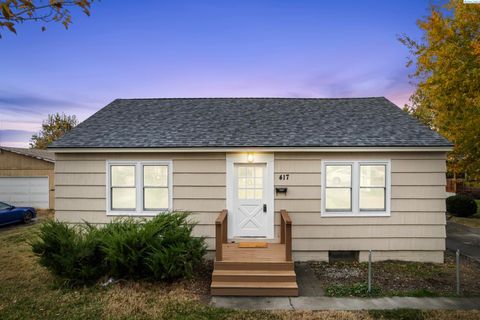 Photo of 417 Douglass Ave, Richland, WA 99352 (MLS # 288700)
