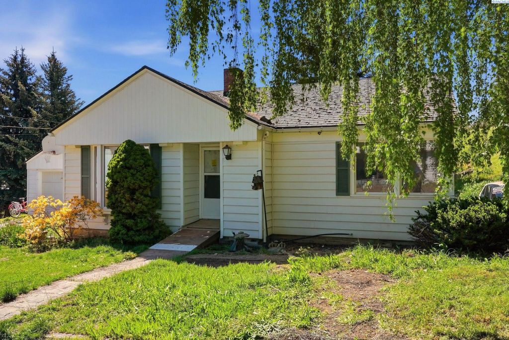 Photo of 905 W Union St, Garfield, WA 99130 (MLS # 292944)